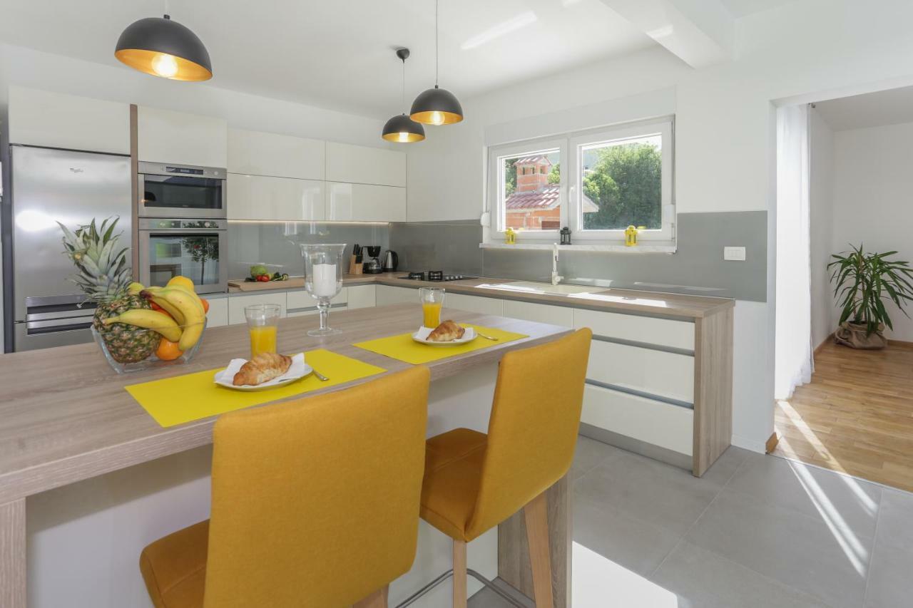 Kaštela Life - New And Luxury Holiday House מראה חיצוני תמונה