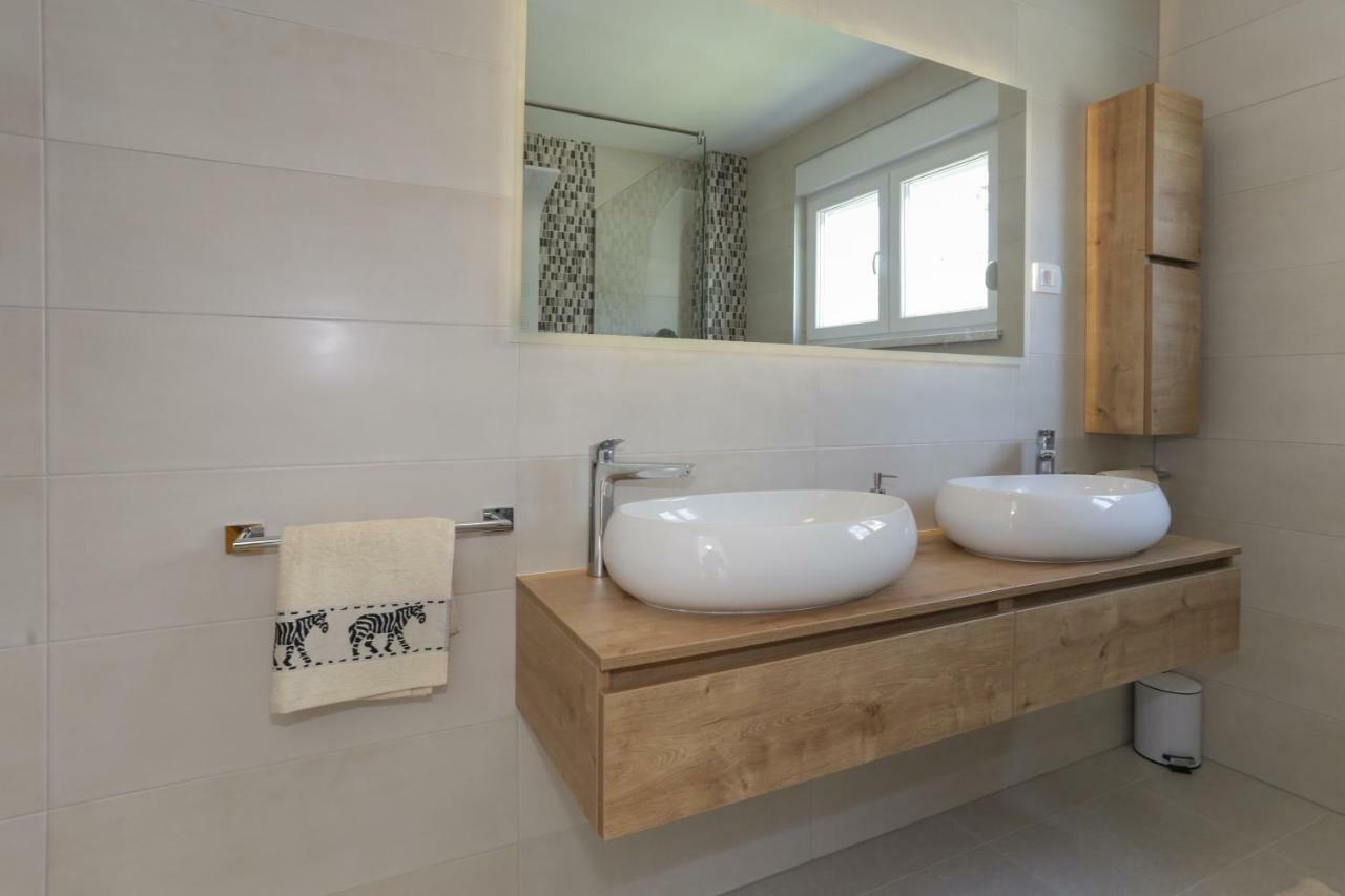 Kaštela Life - New And Luxury Holiday House מראה חיצוני תמונה